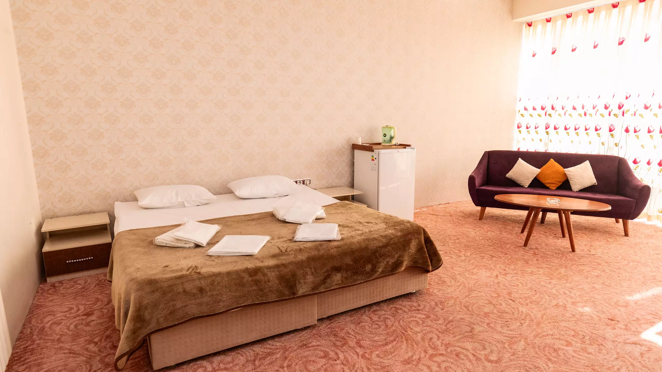 Alibaba https://cdn.alibaba.ir/ostorage/hotel-accommodation-images/674c077710d0d5745be3d27d_هتل فرید - سوئیت دوخوابه هفت تخته (2).webp